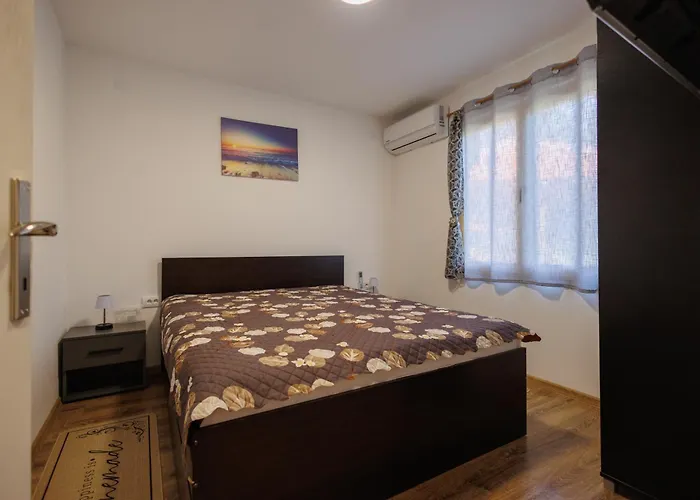 Brvnara Dadi Nyaraló