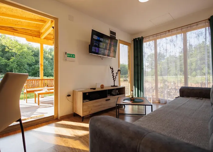 Brvnara Dadi Nyaraló